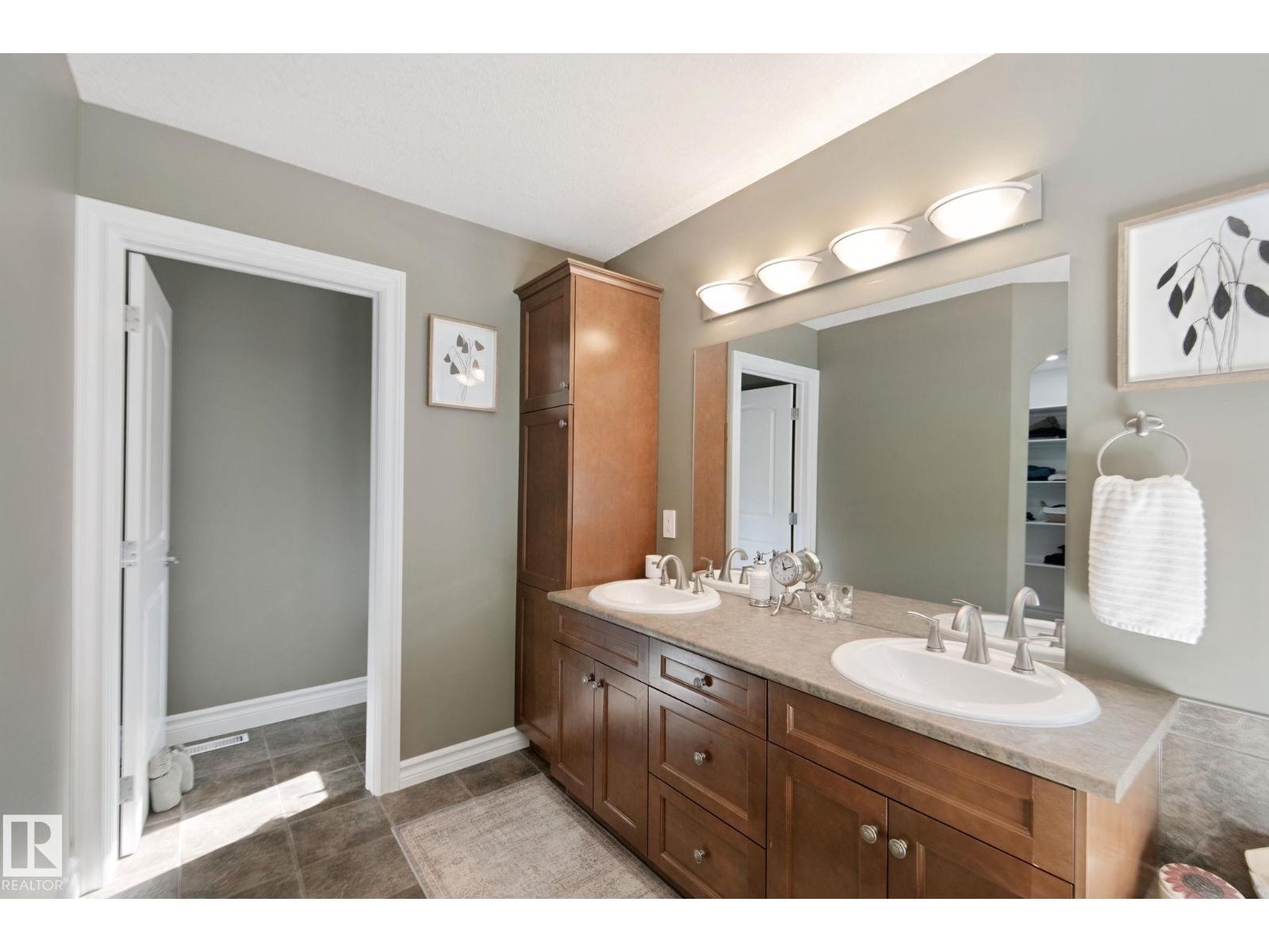 18 EMBASSY PL - Image 39