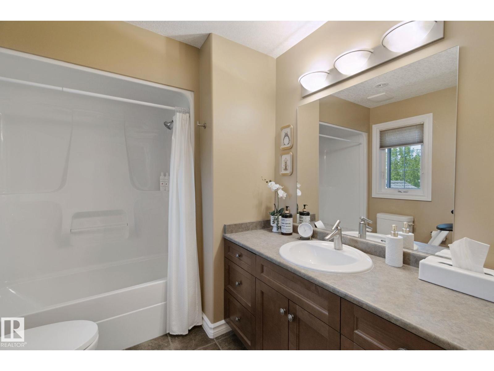 18 EMBASSY PL - Image 46