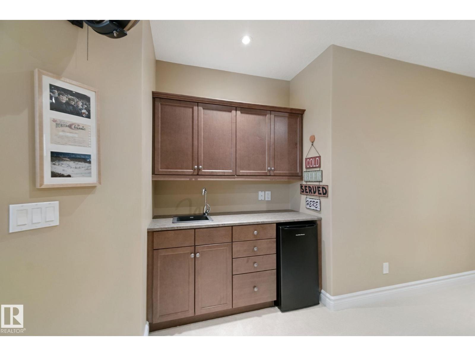 18 EMBASSY PL - Image 56