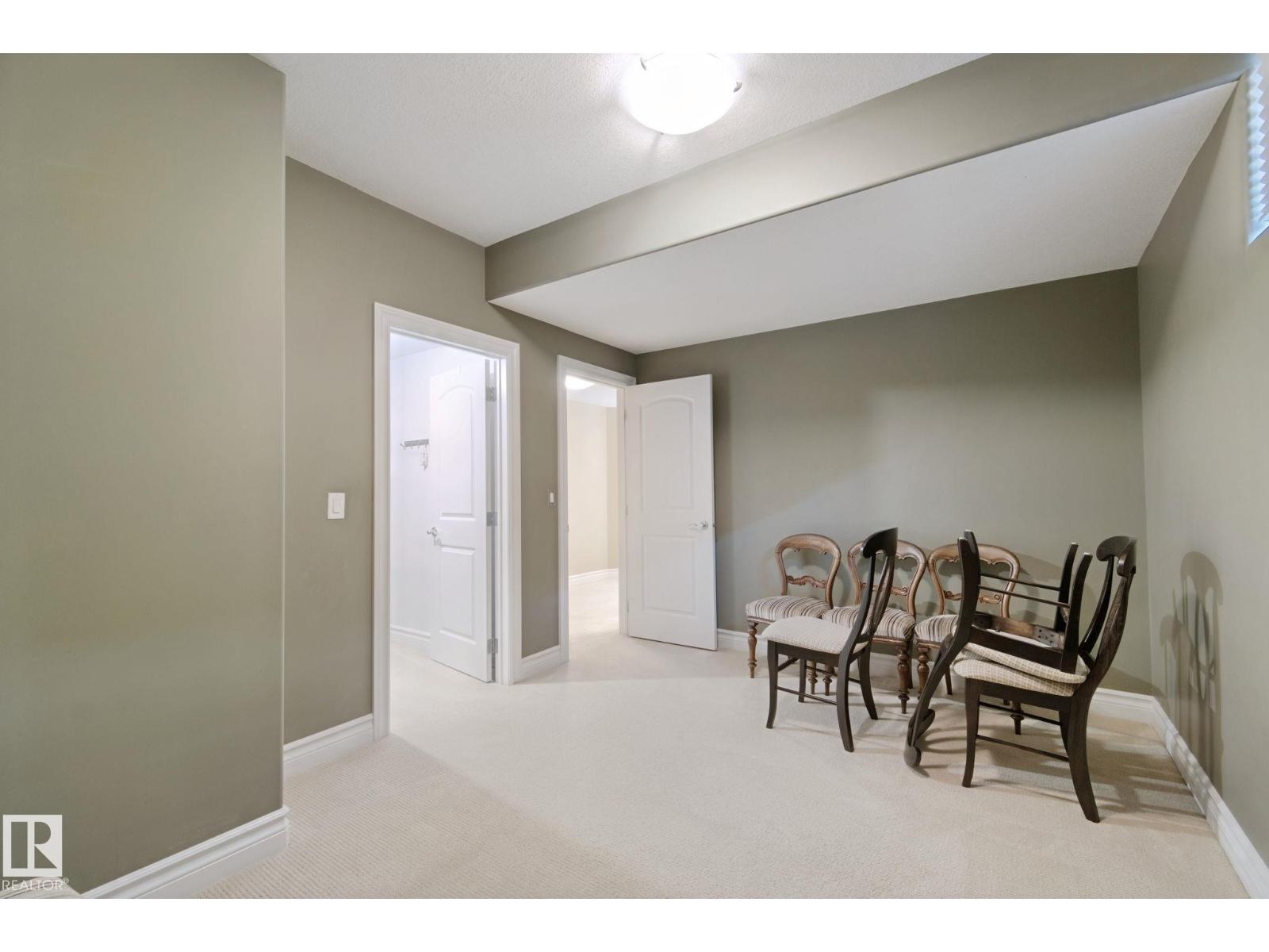 18 EMBASSY PL - 60