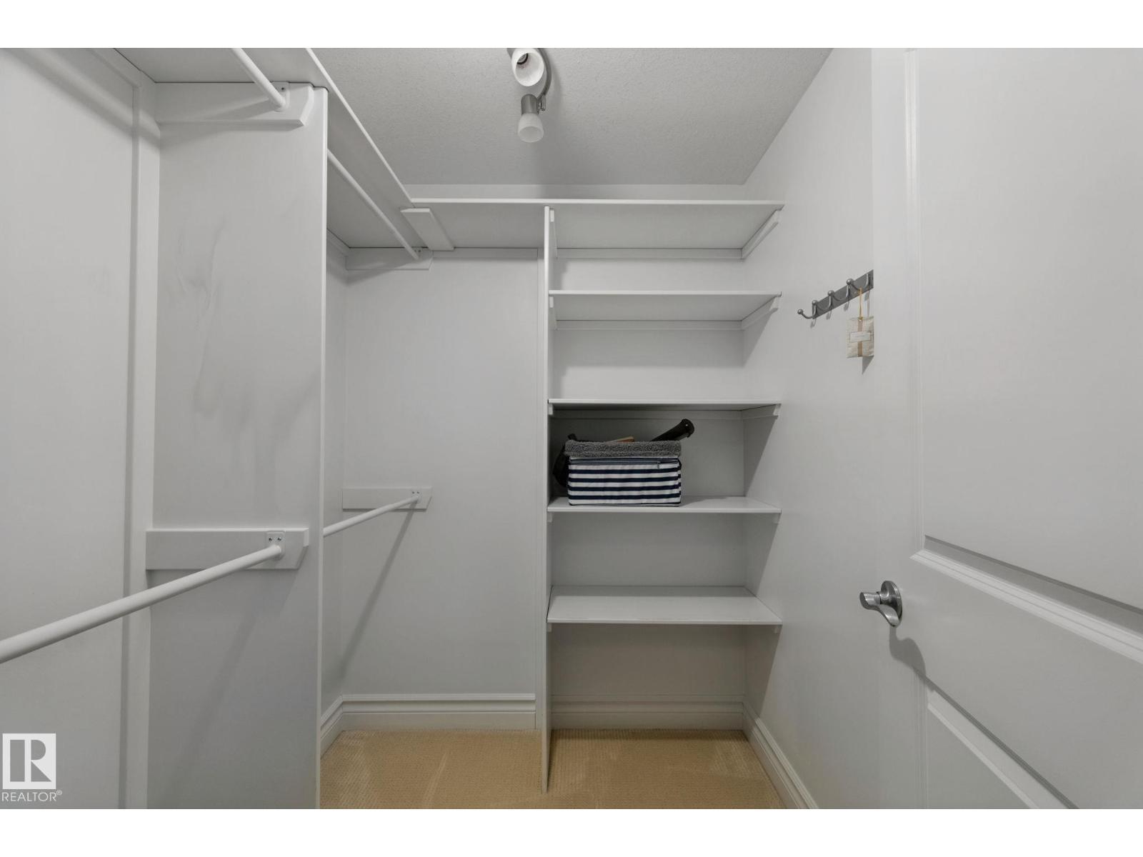 18 EMBASSY PL - 61