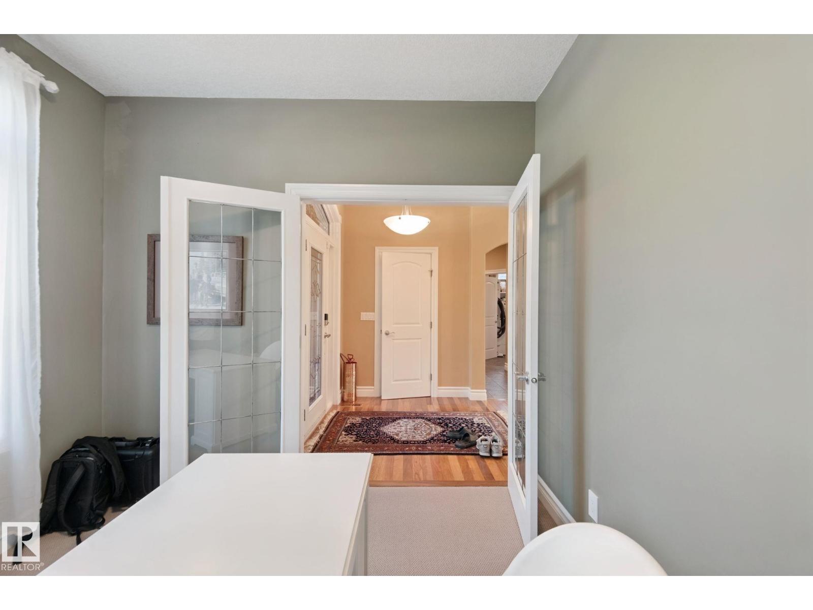18 EMBASSY PL - Image 9