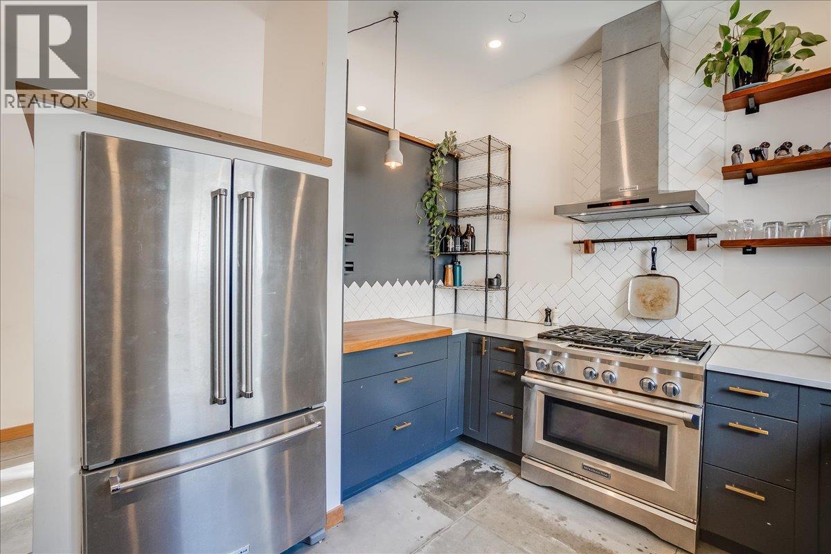 922 FRONT Street - 28