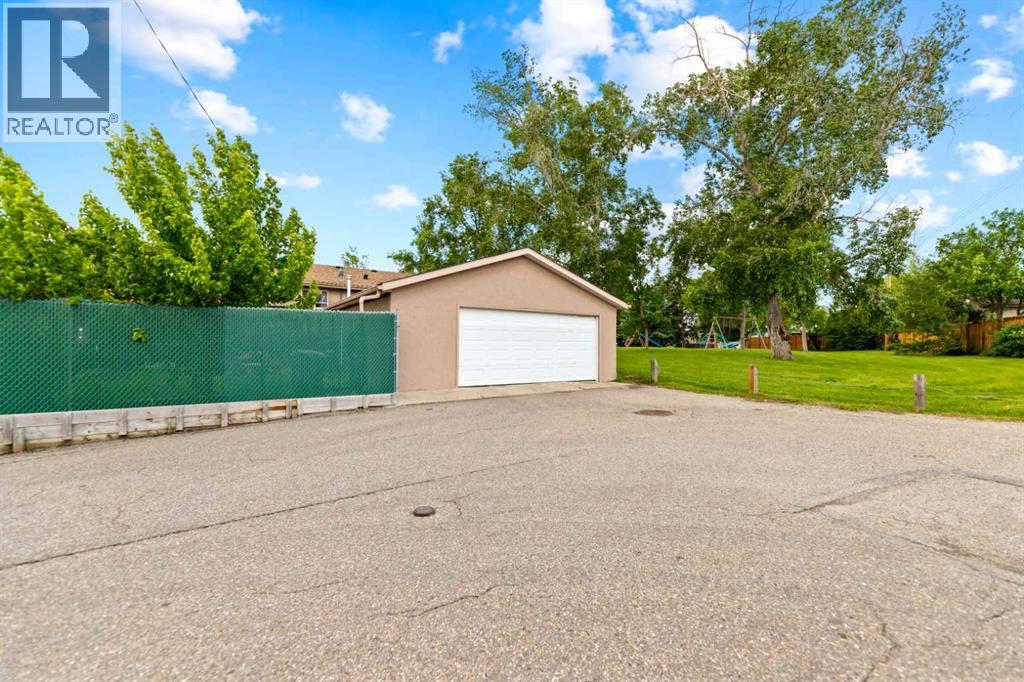 323 maddock Crescent NE - 8