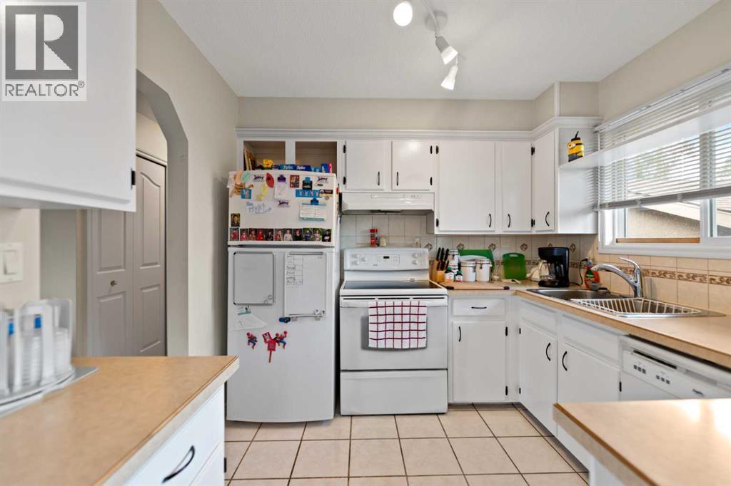 323 maddock Crescent NE - 17