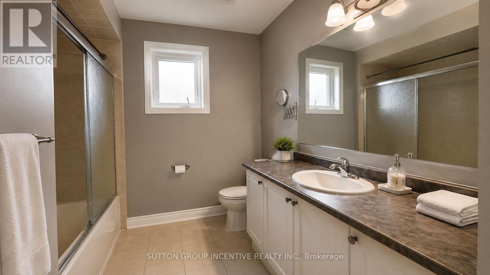 48 RIVERWALK PLACE - 16
