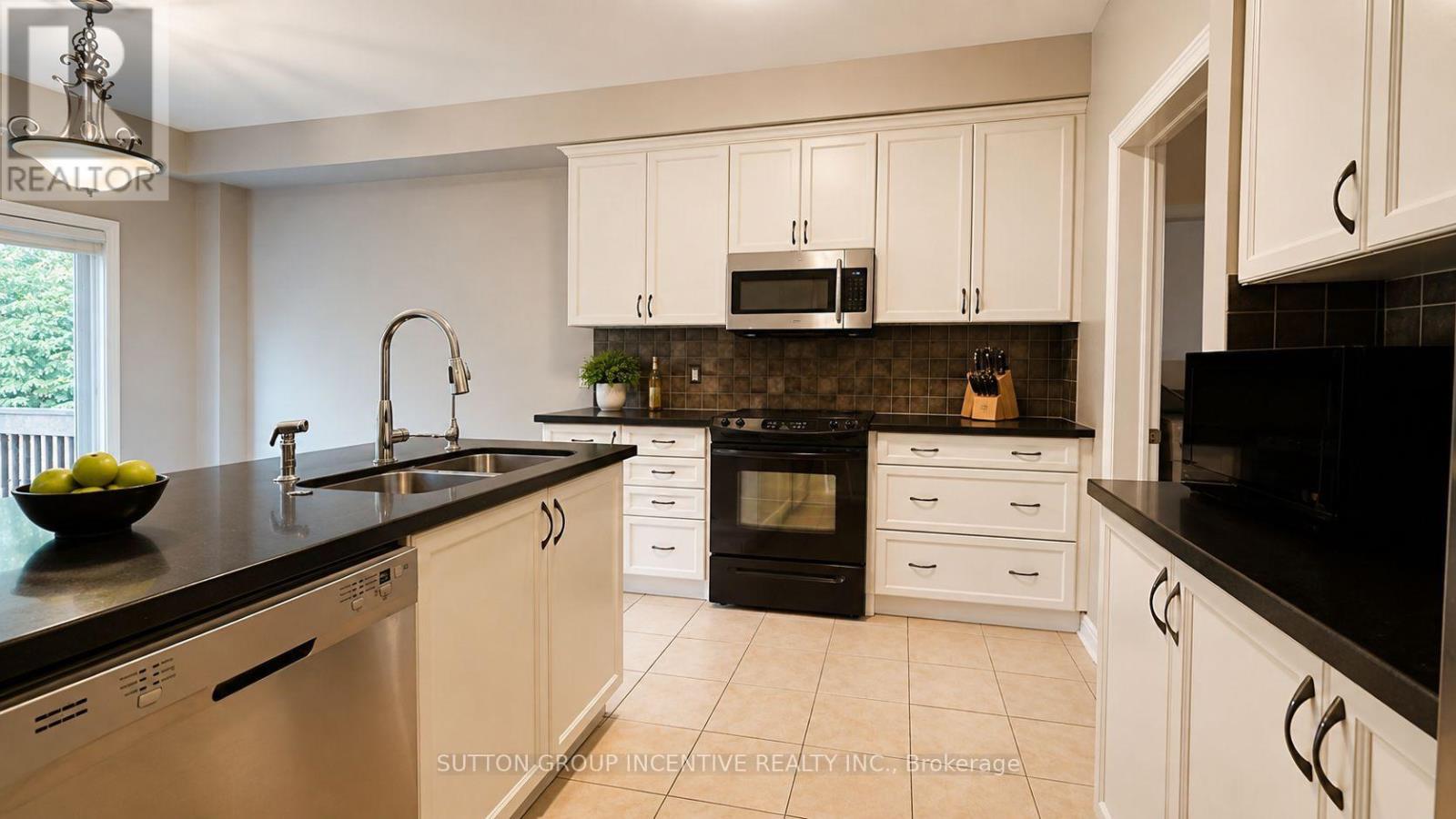 48 RIVERWALK PLACE - 7