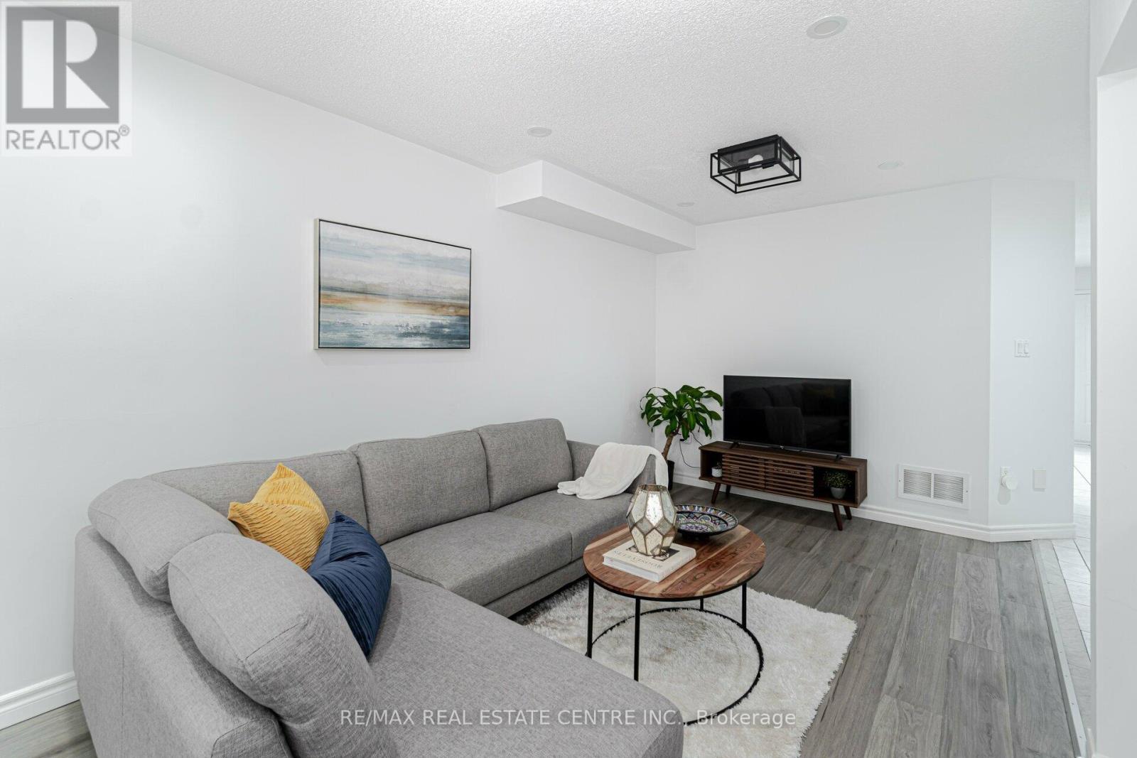 #45 1591 SOUTH PARADE COURT - 8