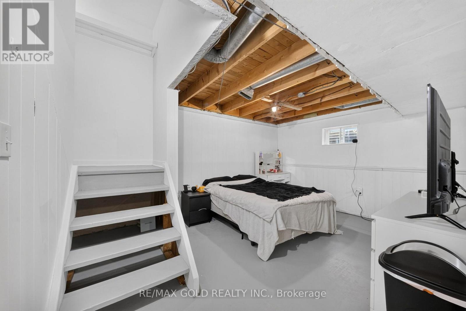 92 CATHCART CRESCENT - 29