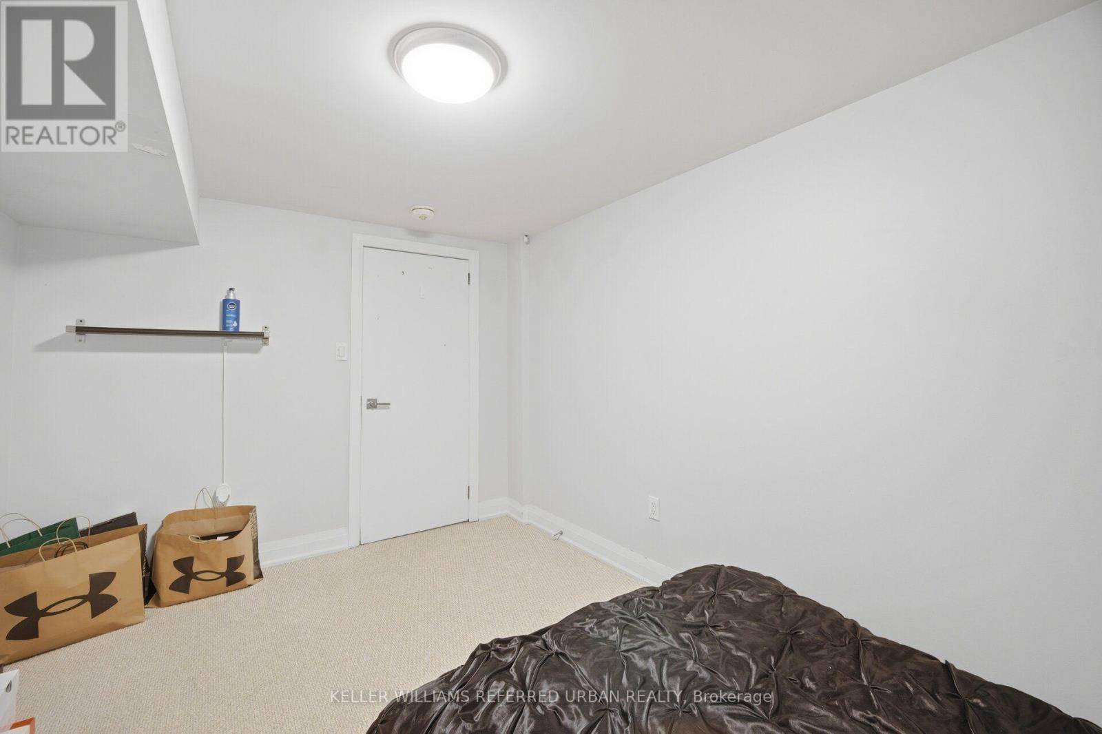 4 CAMEO CRESCENT - 35