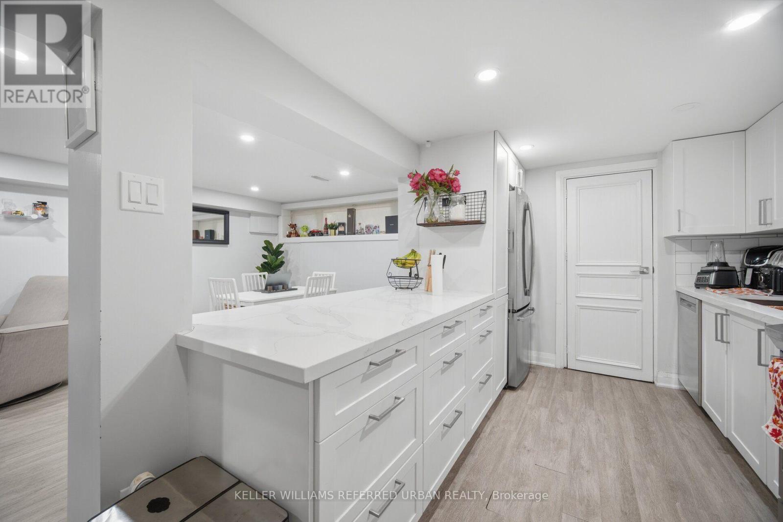 4 CAMEO CRESCENT - 39