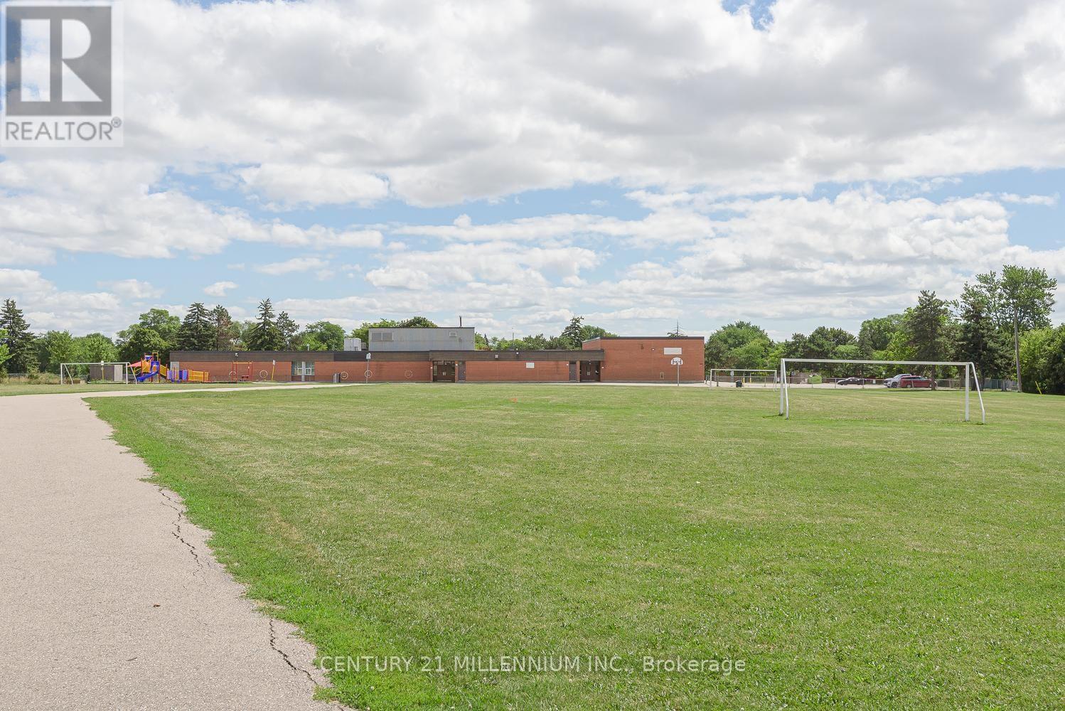 336 FLEETWOOD CRESCENT - 31