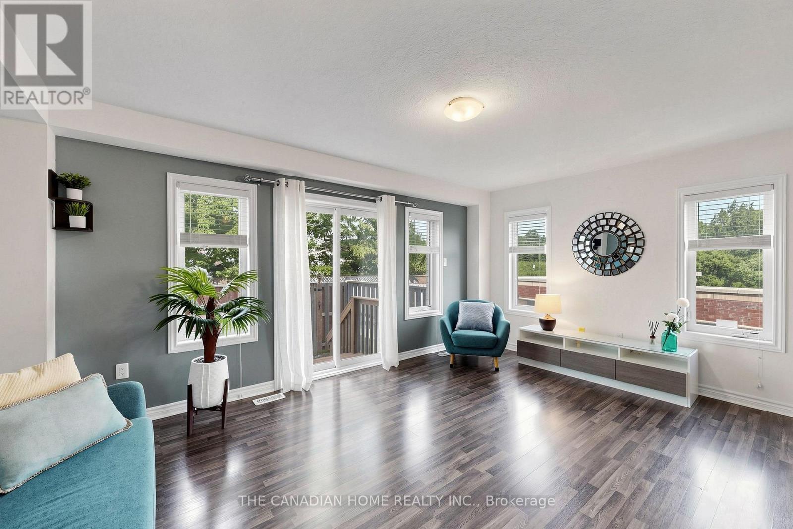 51 ARLINGTON CRESCENT - 11