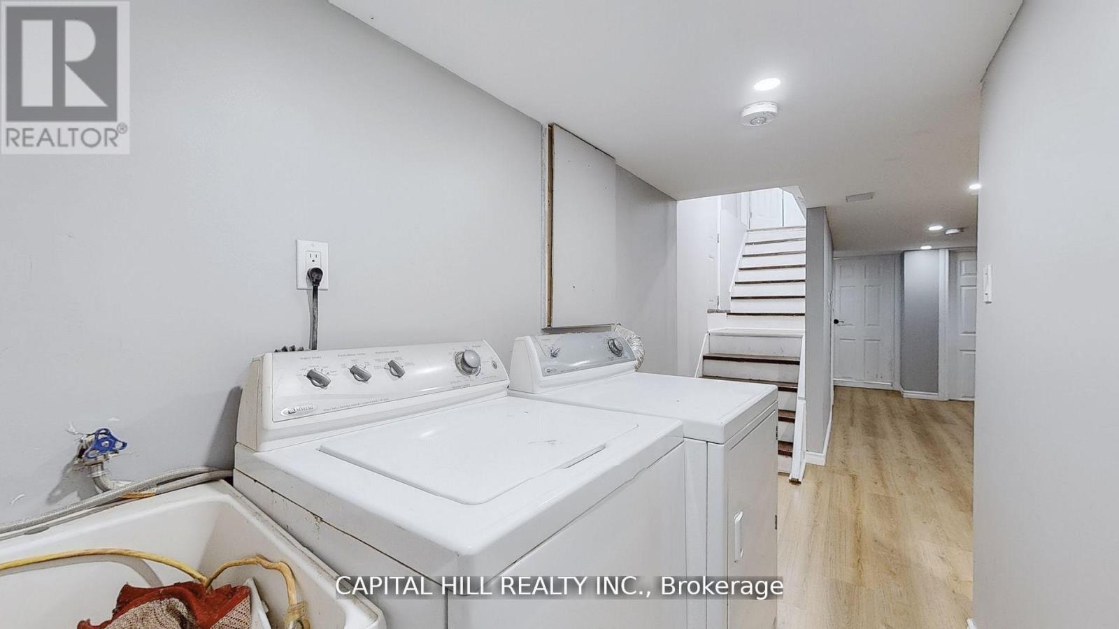 160 PICTON STREET E - Image 39