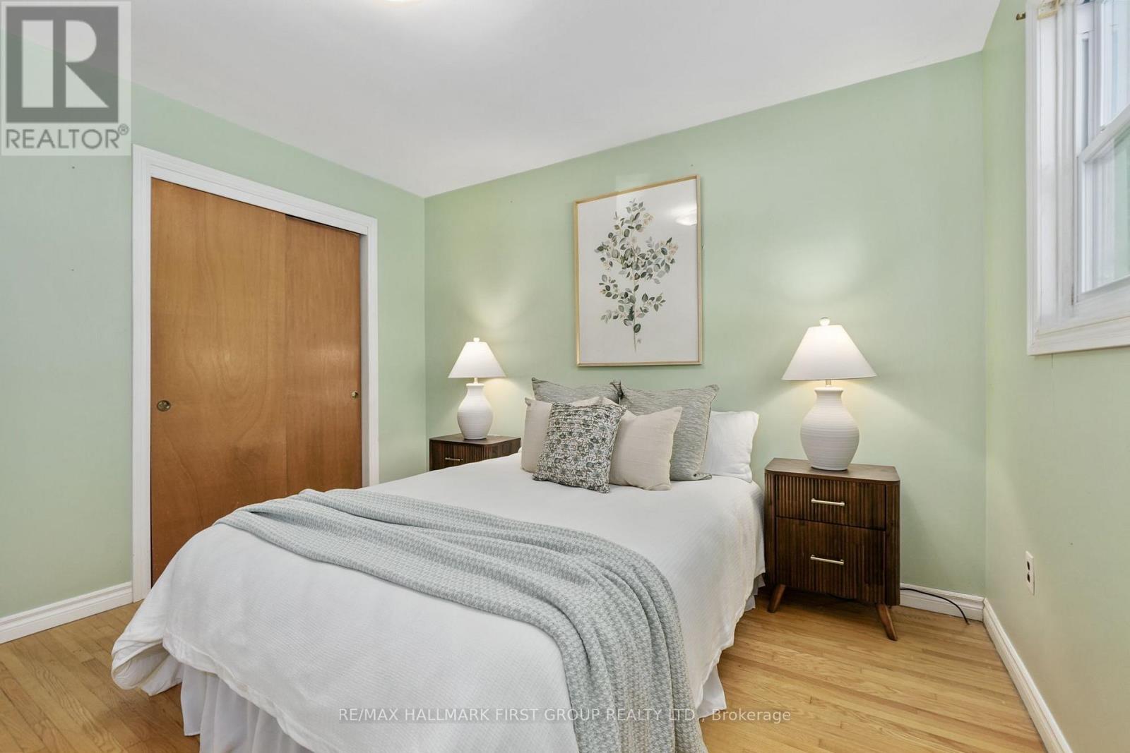 21 GARDINER CRESCENT - 17