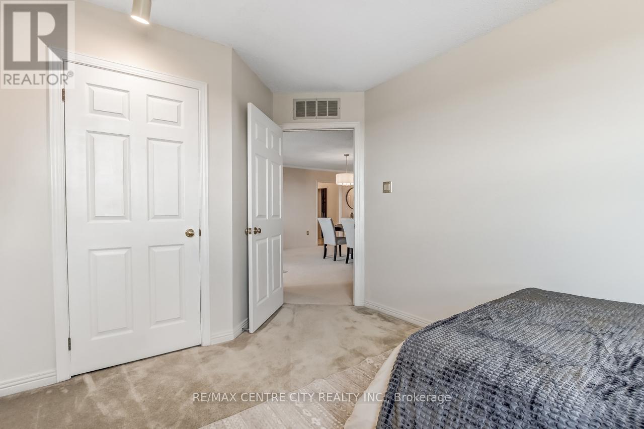 #903 549 RIDOUT STREET N - Image 26