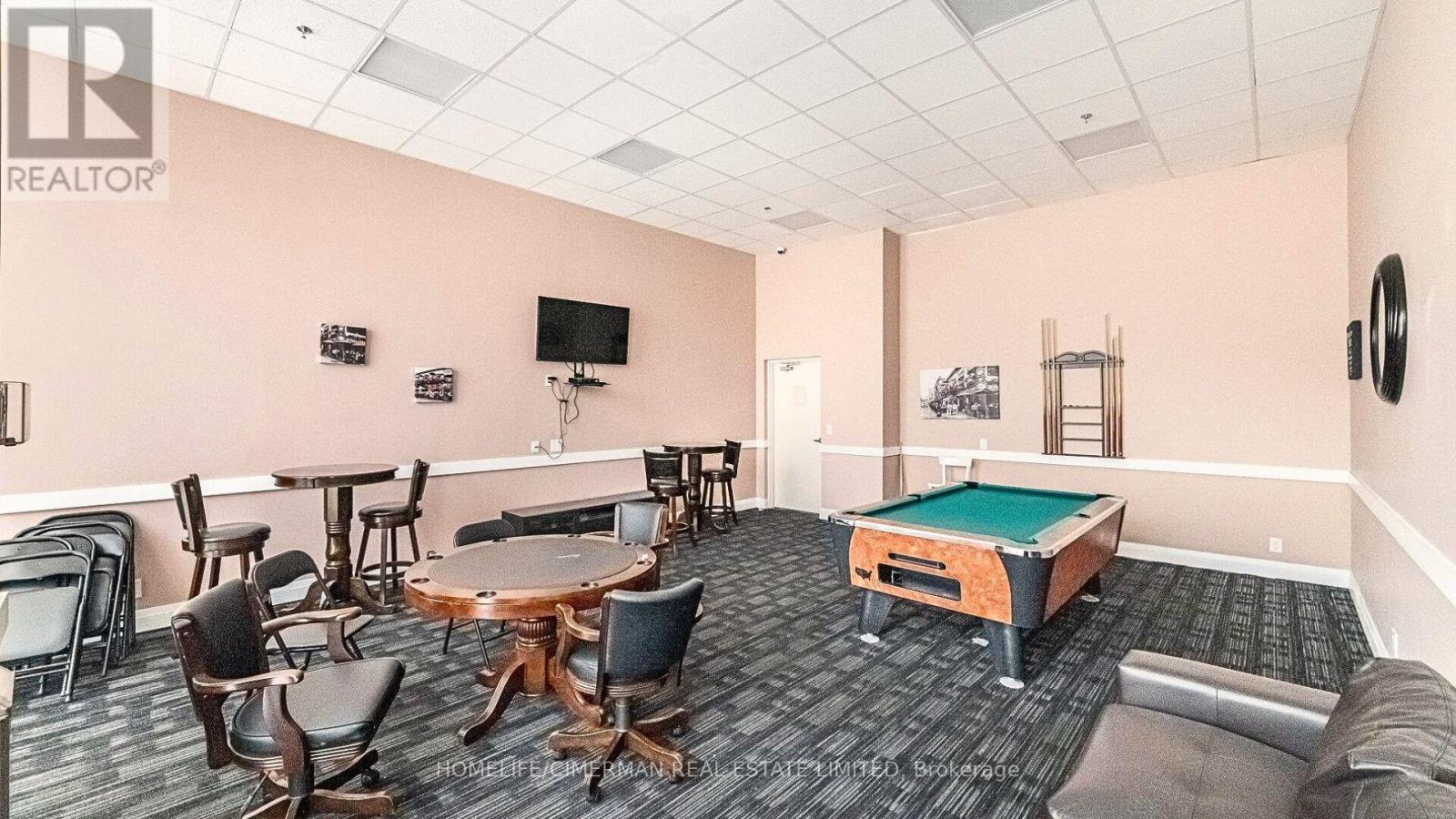 #118 12 WOODSTREAM BOULEVARD - 41
