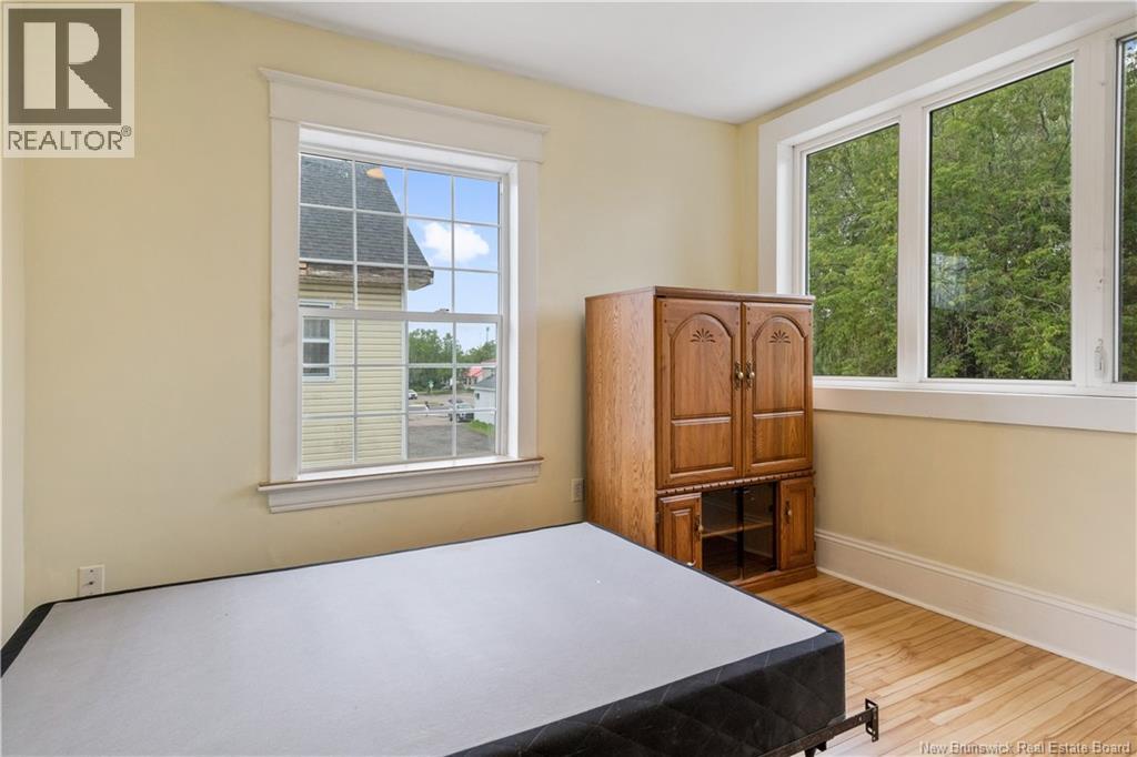 16 Humphrey - Image 19