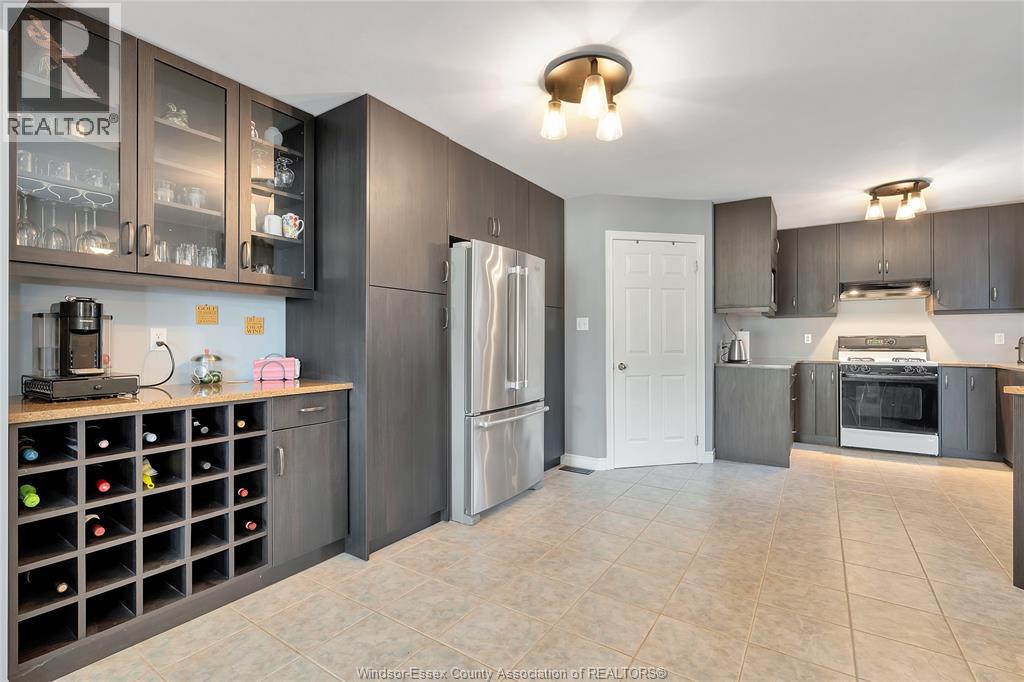 65 FAIRWAY CRESCENT - 11