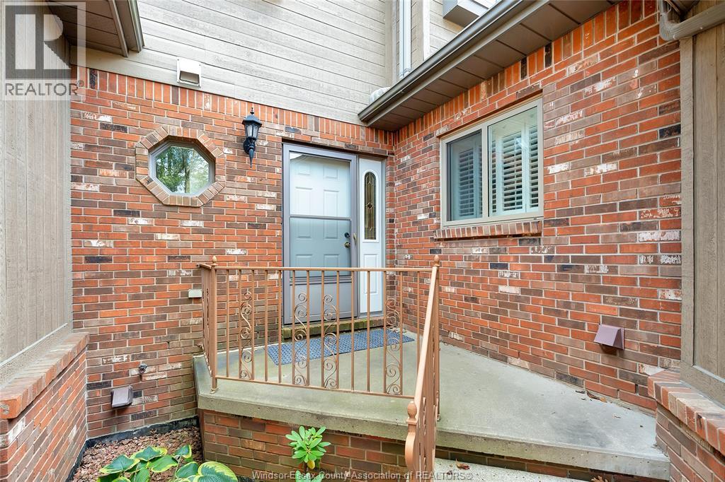65 FAIRWAY CRESCENT - Image 3