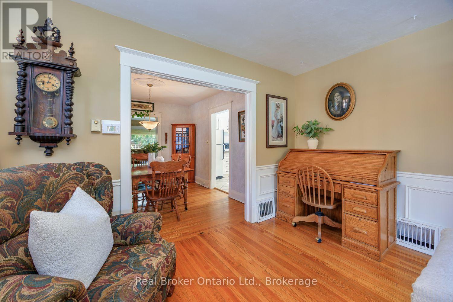 55 WELLINGTON STREET - Image 11