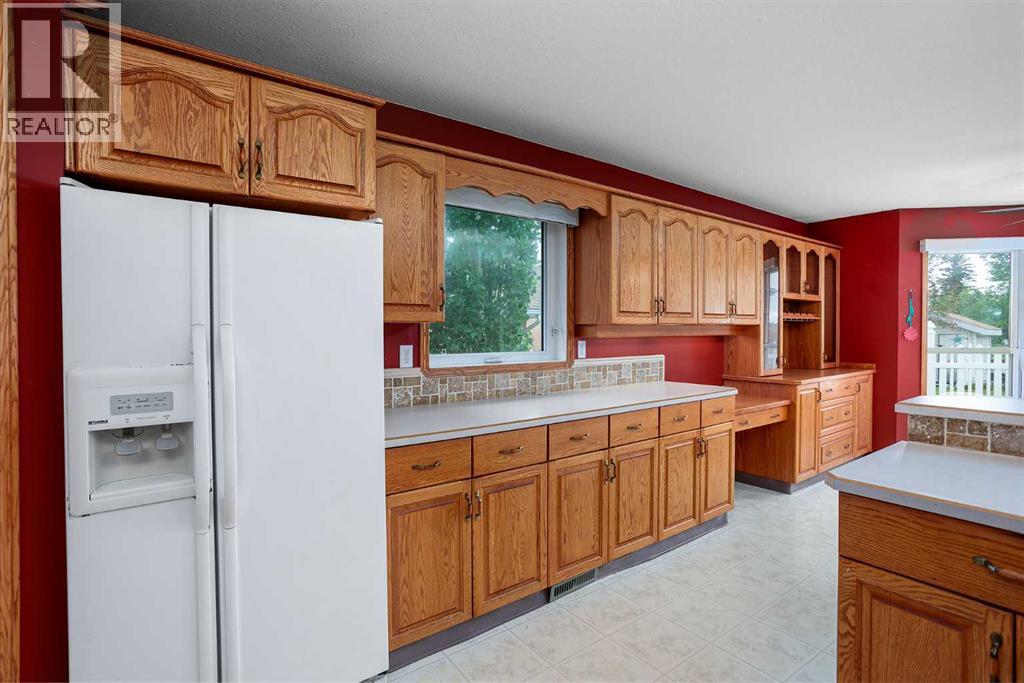 5212 43 Avenue - 6