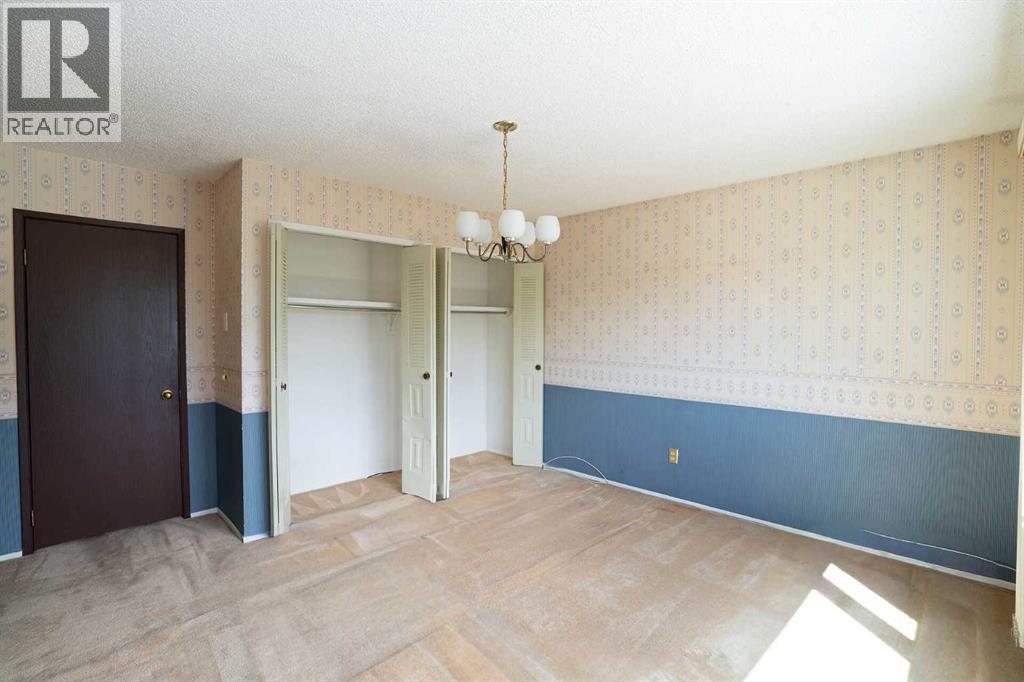 #30 228 Theodore Place NW - 33