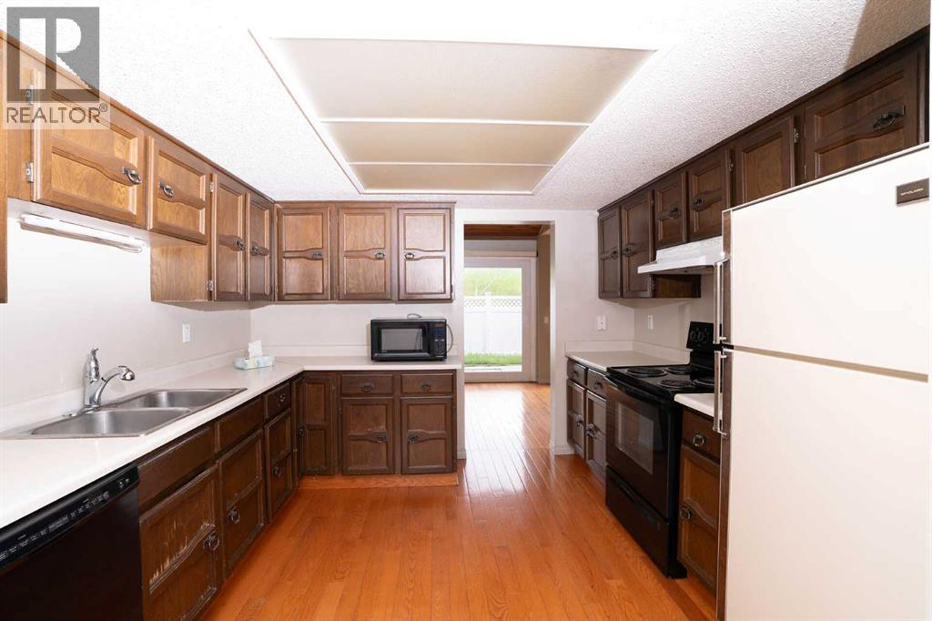 #30 228 Theodore Place NW - 12