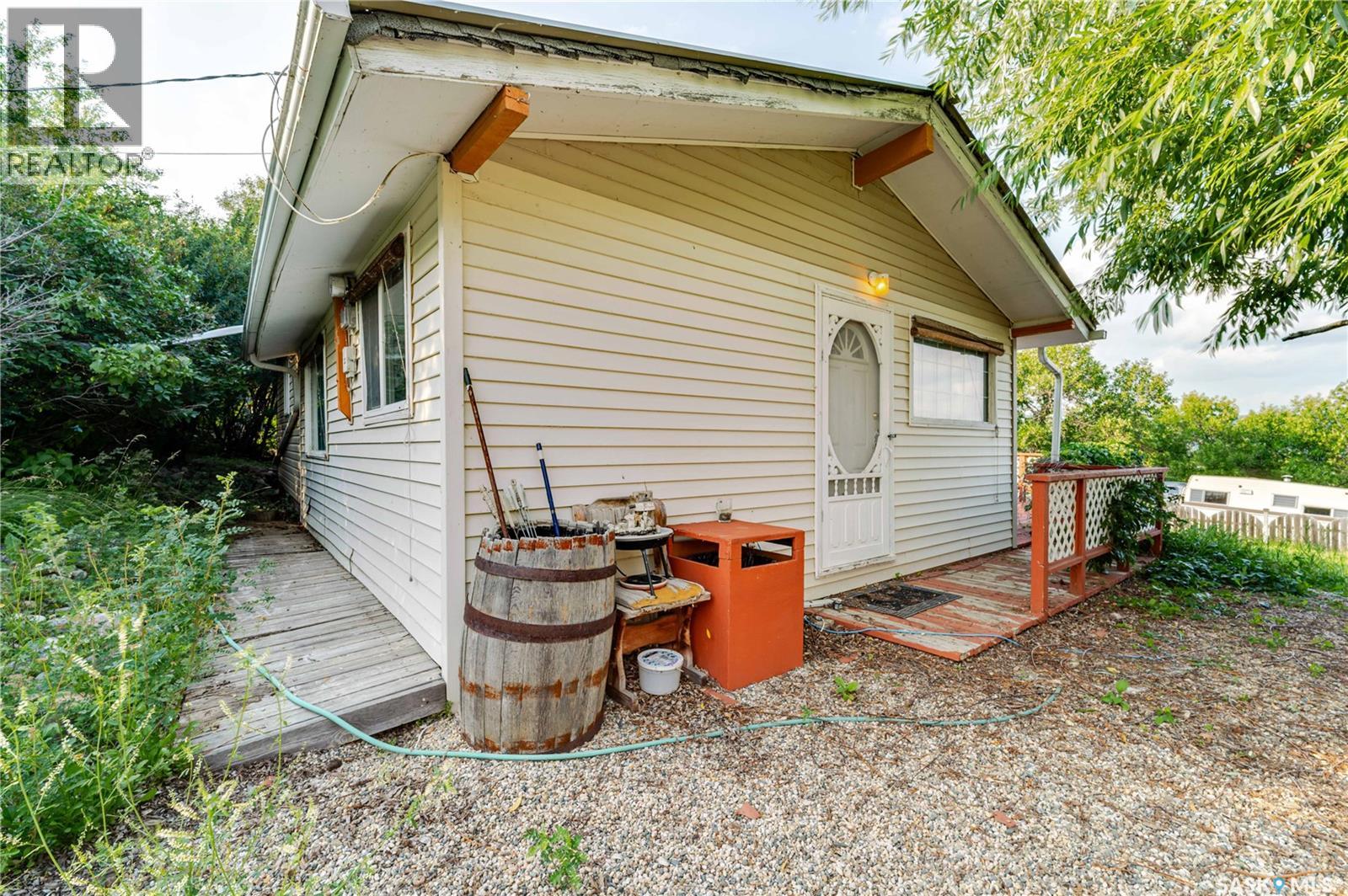 547 Douglas DRIVE
