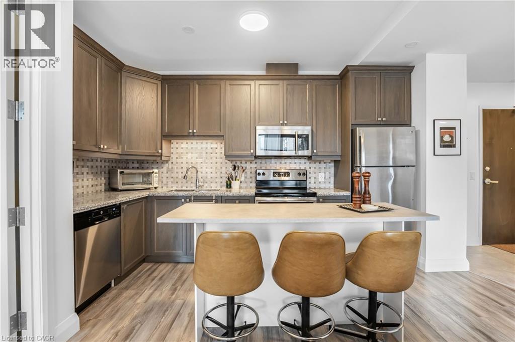 #415 118 KING Street E - 9