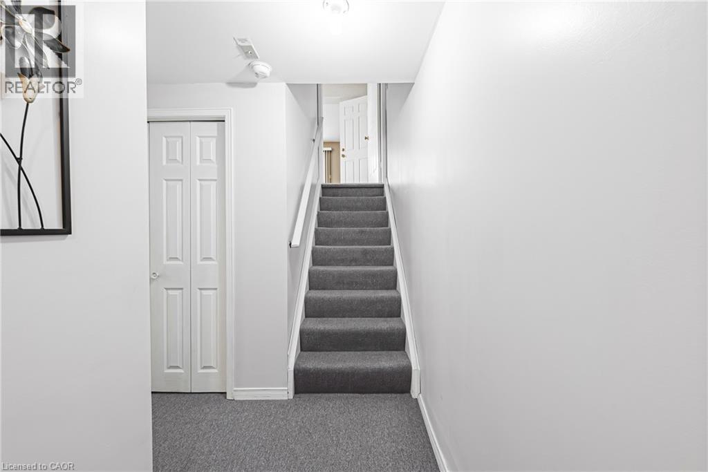 565 STONE CHURCH Road W - Image 32