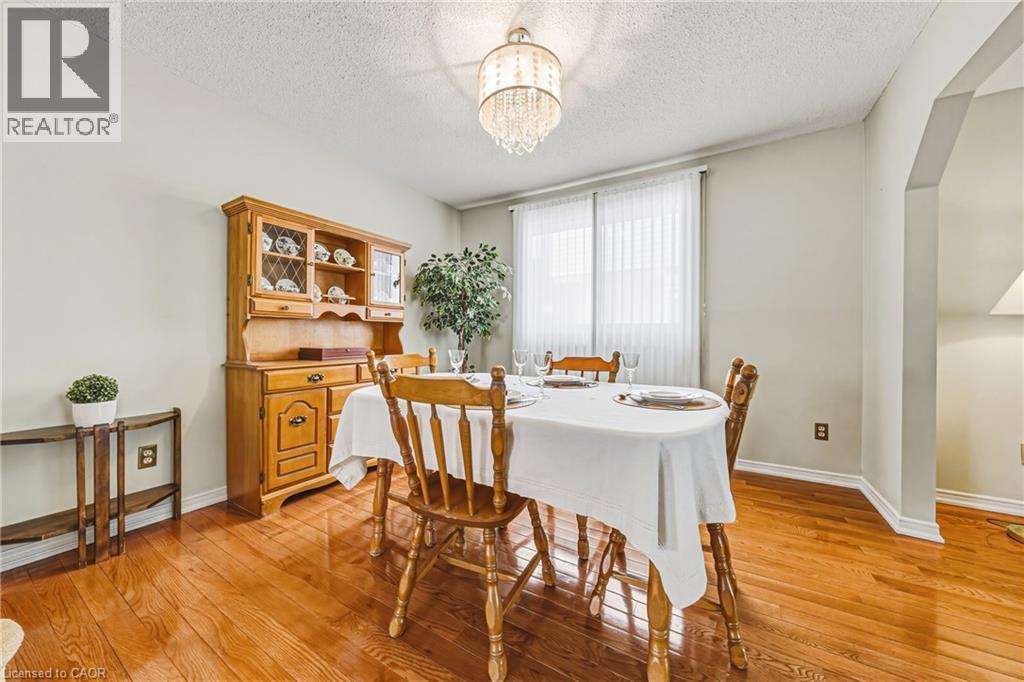 565 STONE CHURCH Road W - Image 8
