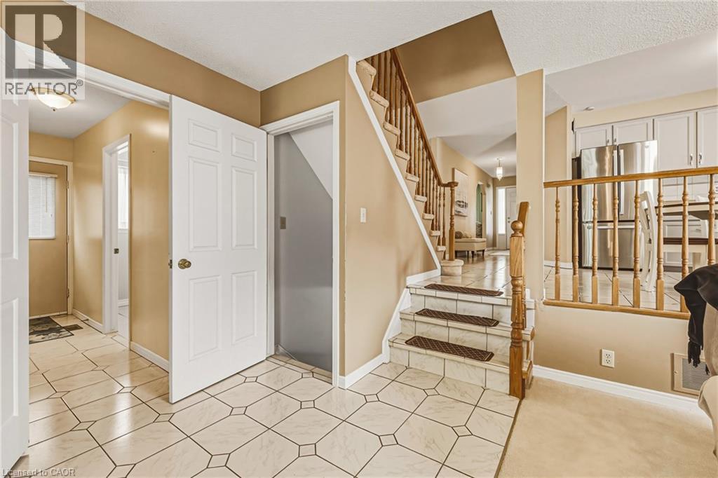 565 STONE CHURCH Road W - 28