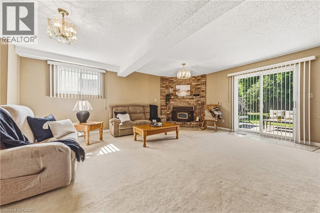 565 STONE CHURCH Road W - 22