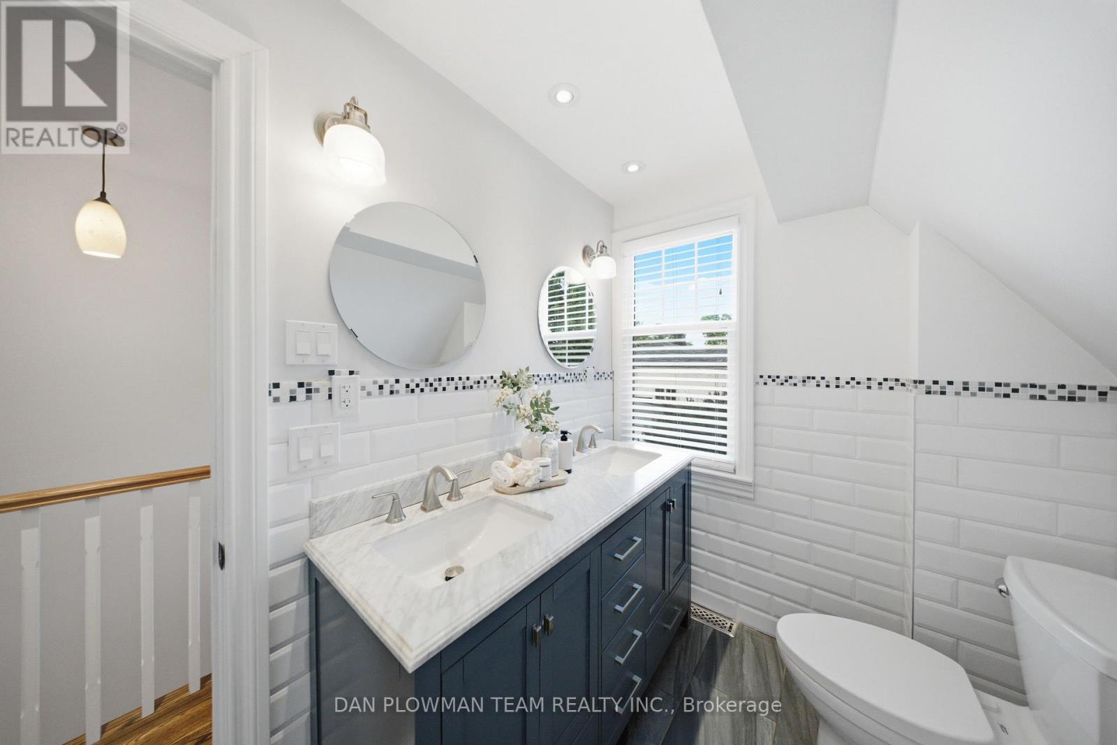 37 WELLINGTON STREET - 26