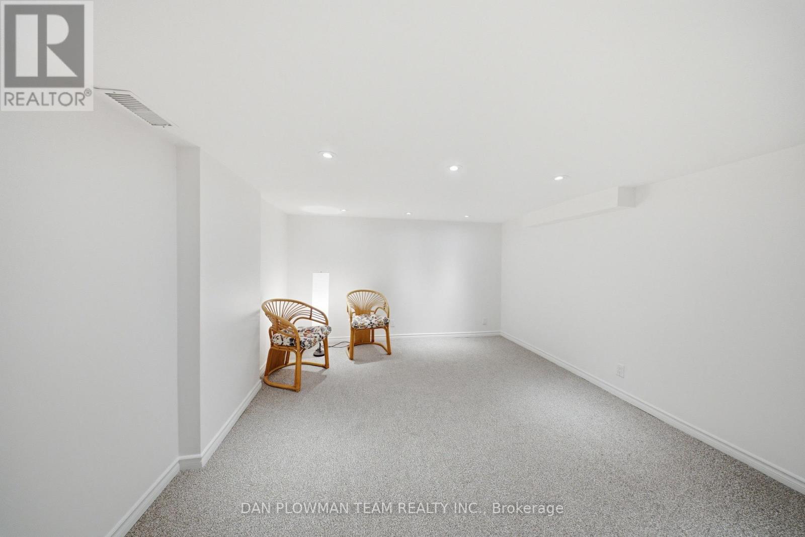 37 WELLINGTON STREET - Image 33