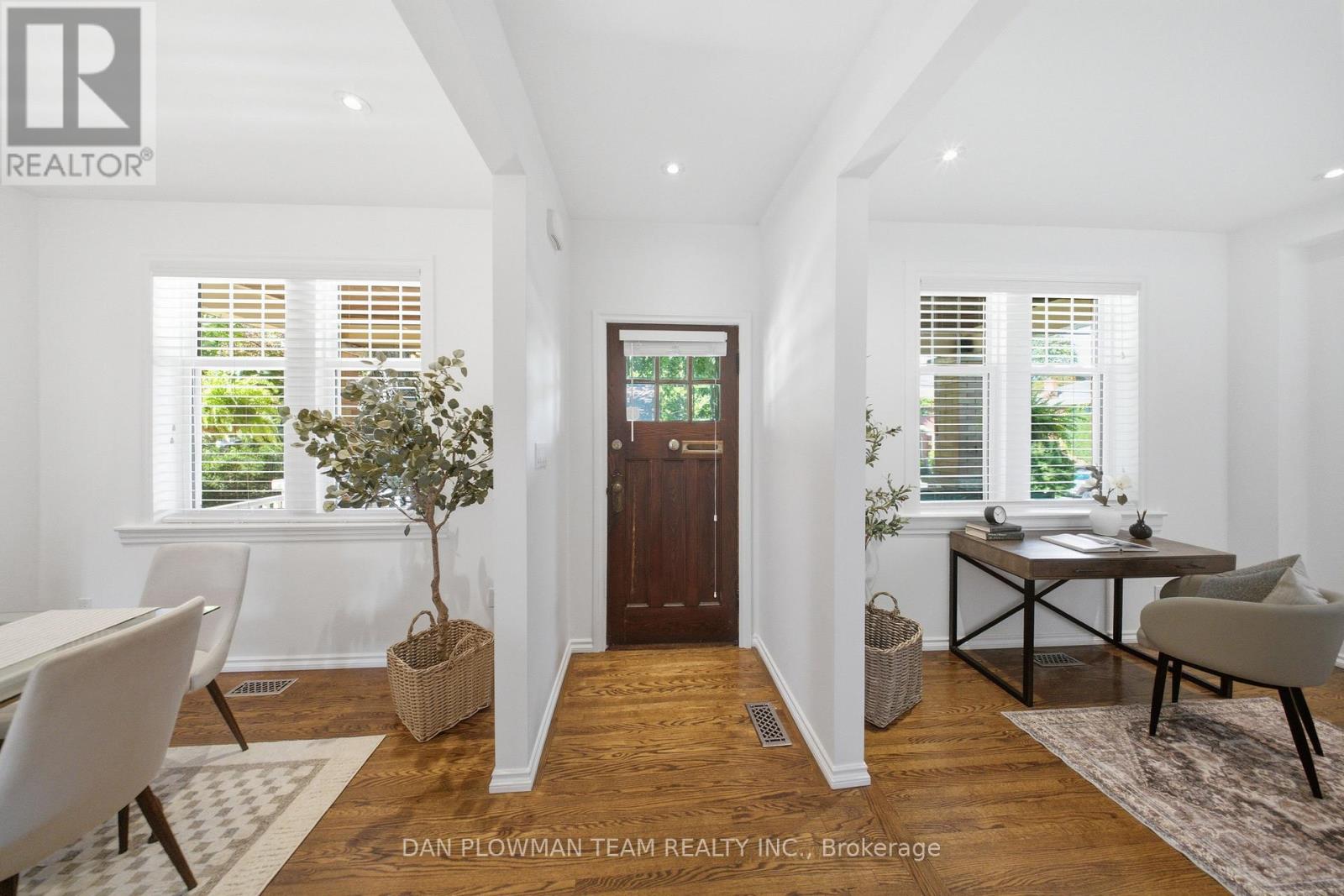 37 WELLINGTON STREET - 4
