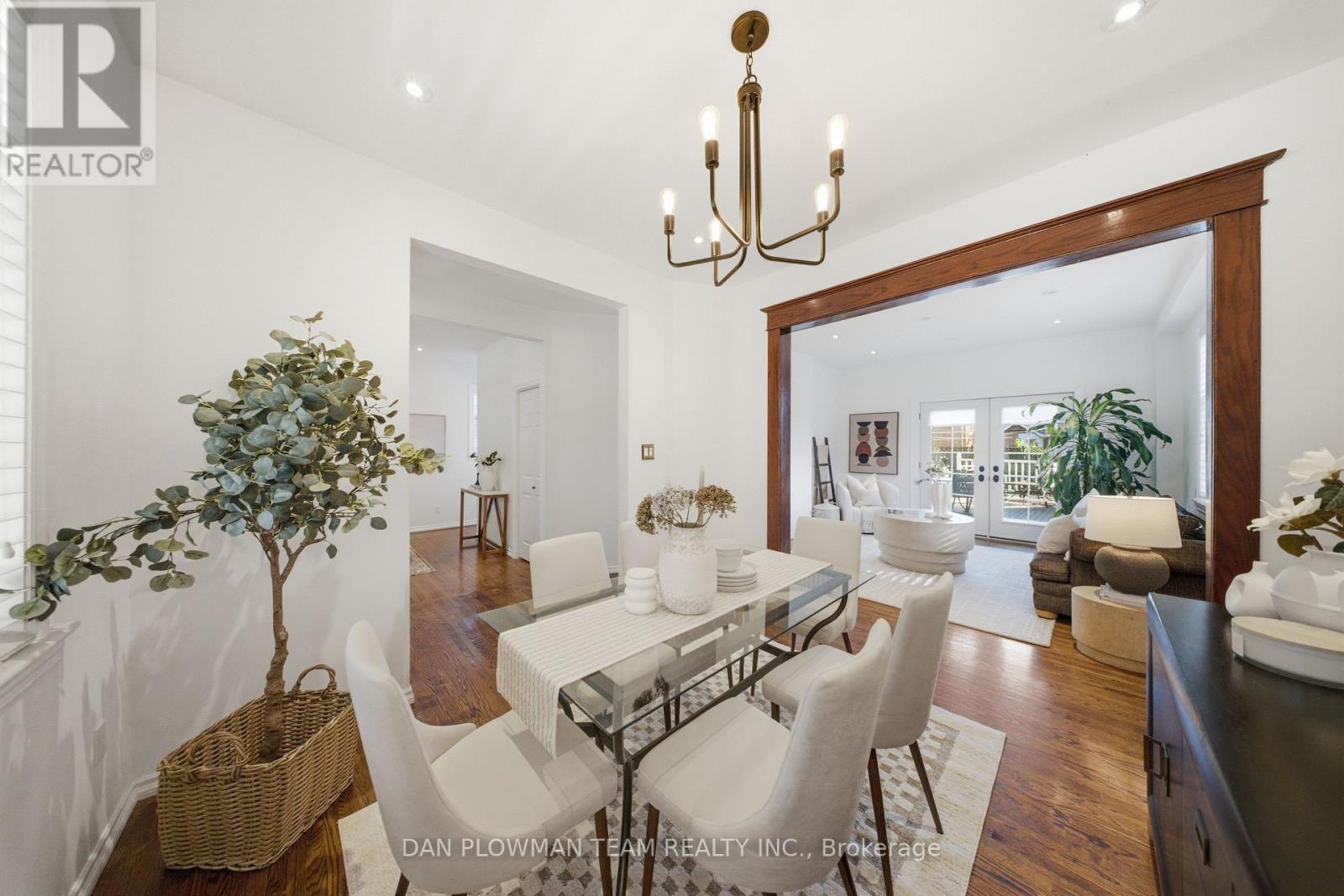 37 WELLINGTON STREET - 8