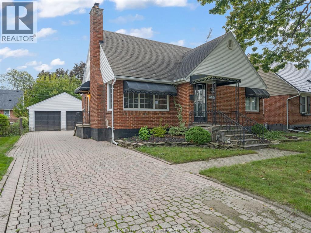 2584 CHILVER, Windsor, Ontario, N8W2V9, Windsor, Ontario — photo 4 of 5