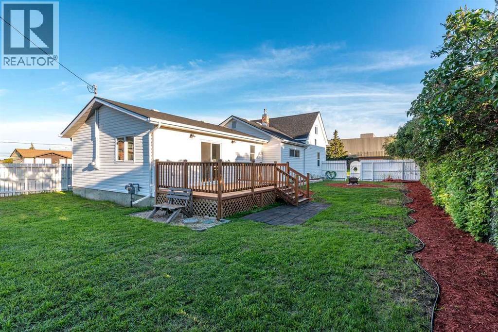 4504 49 Street - 40