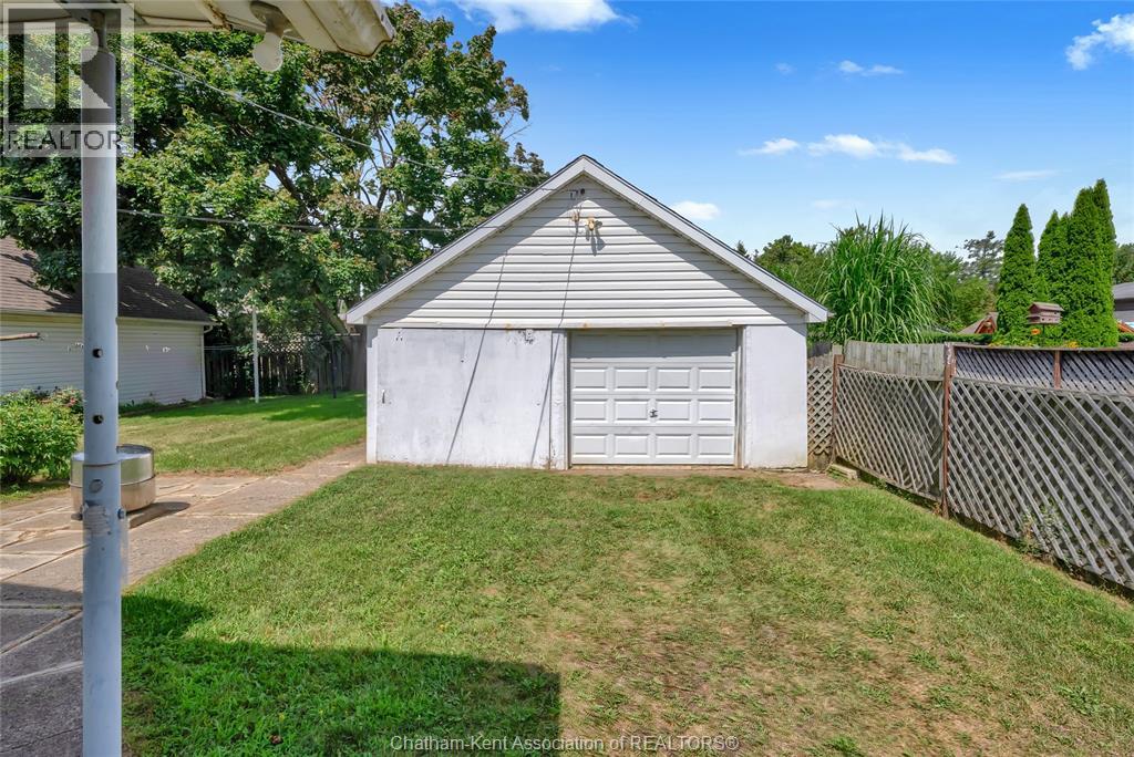 15 Oxley DRIVE - 6