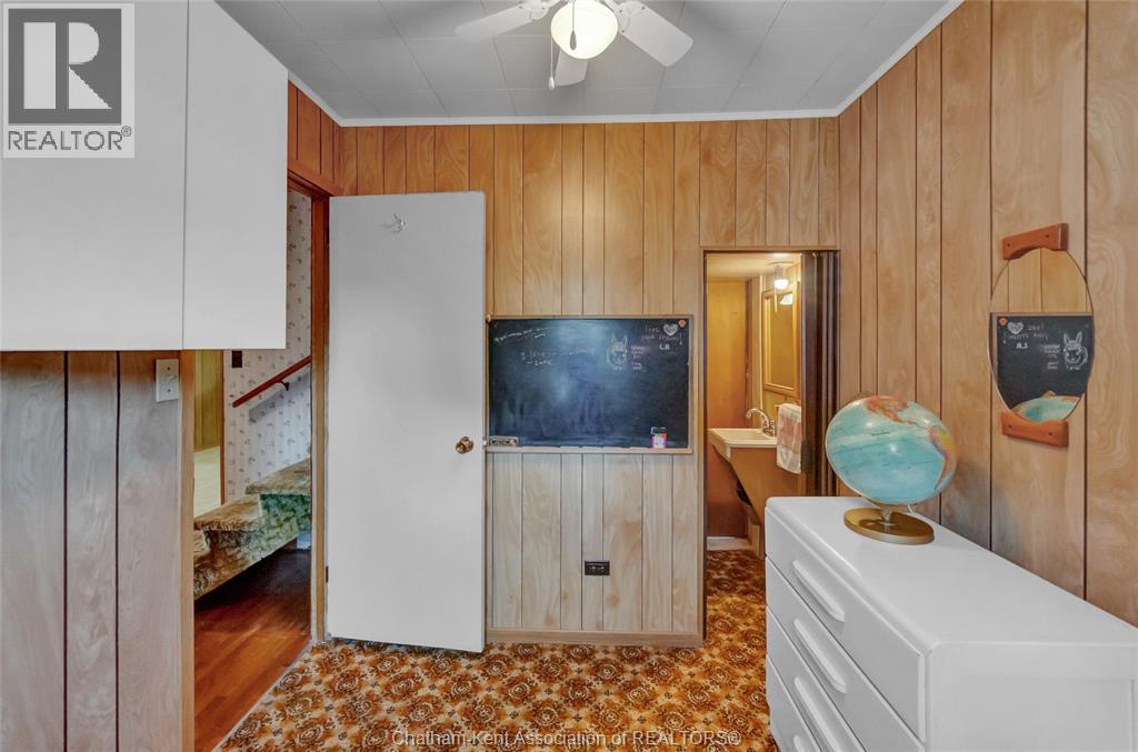 15 Oxley DRIVE - 35