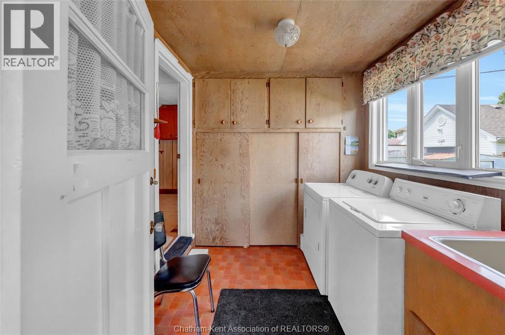 15 Oxley DRIVE - 39