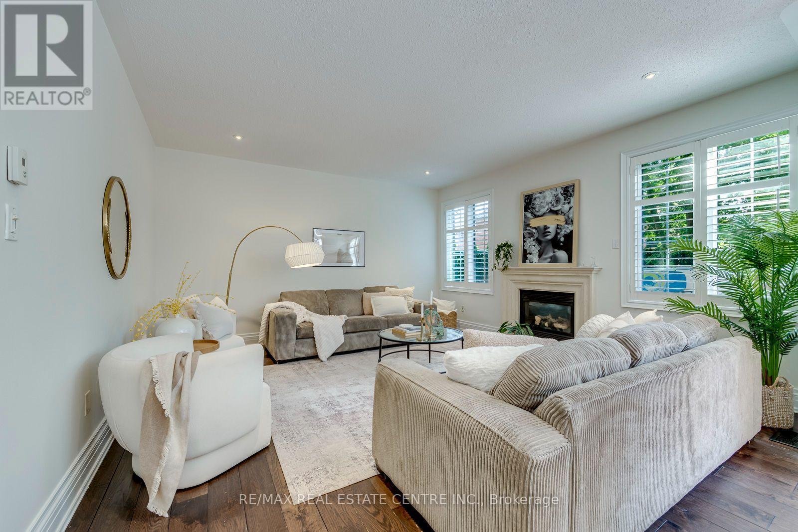 290 DUSKYWING WAY - 12