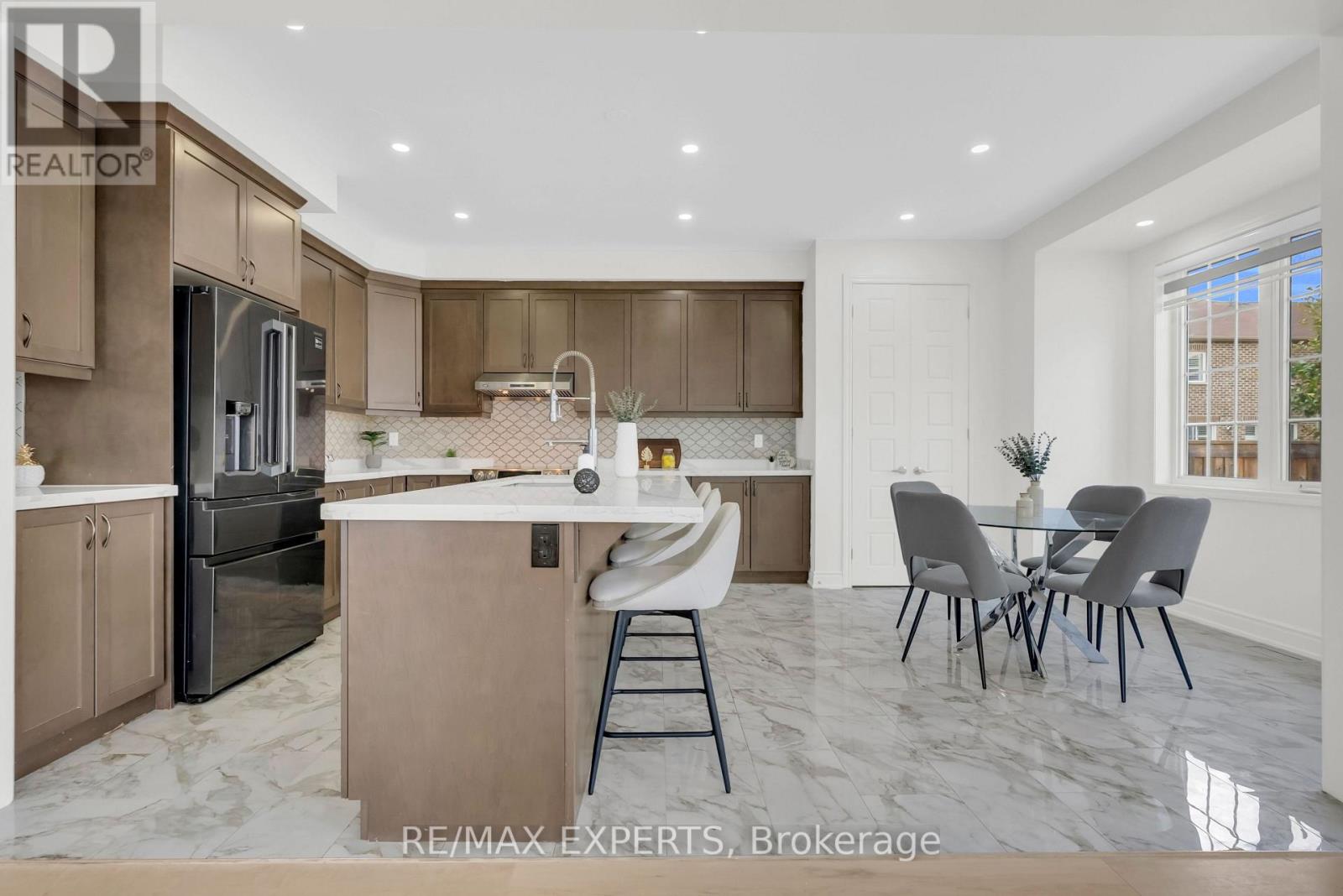 1253 DUIGNAN CRESCENT - 11