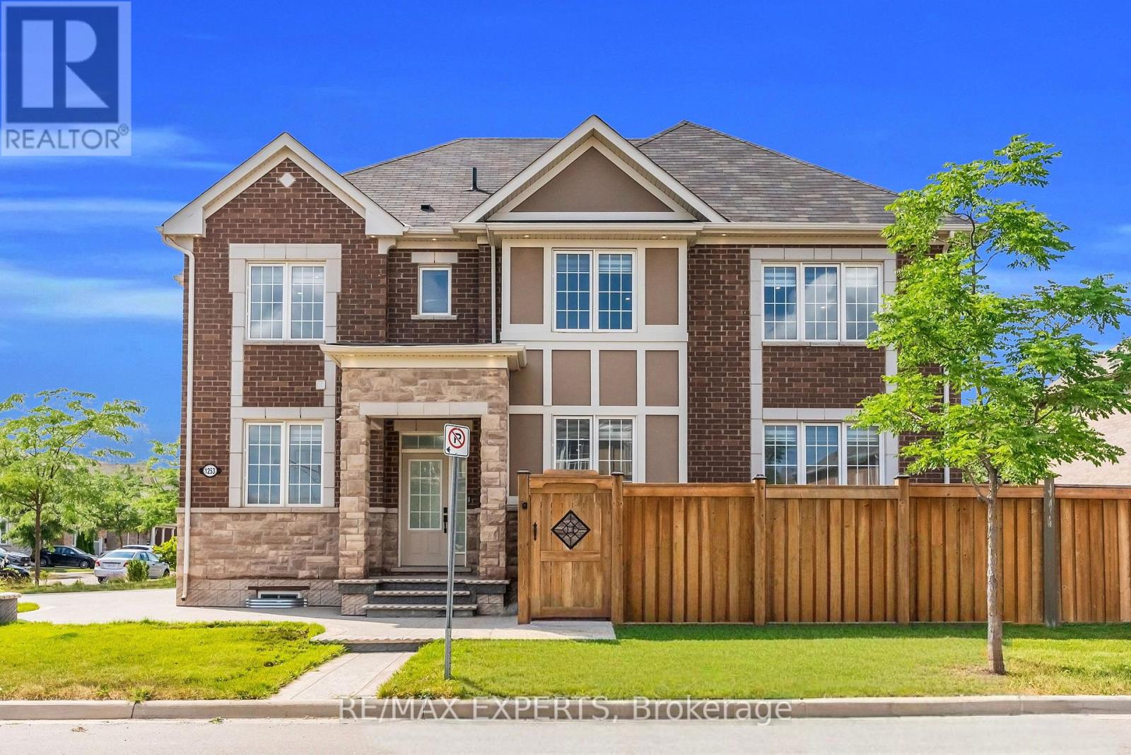 1253 DUIGNAN CRESCENT - 4