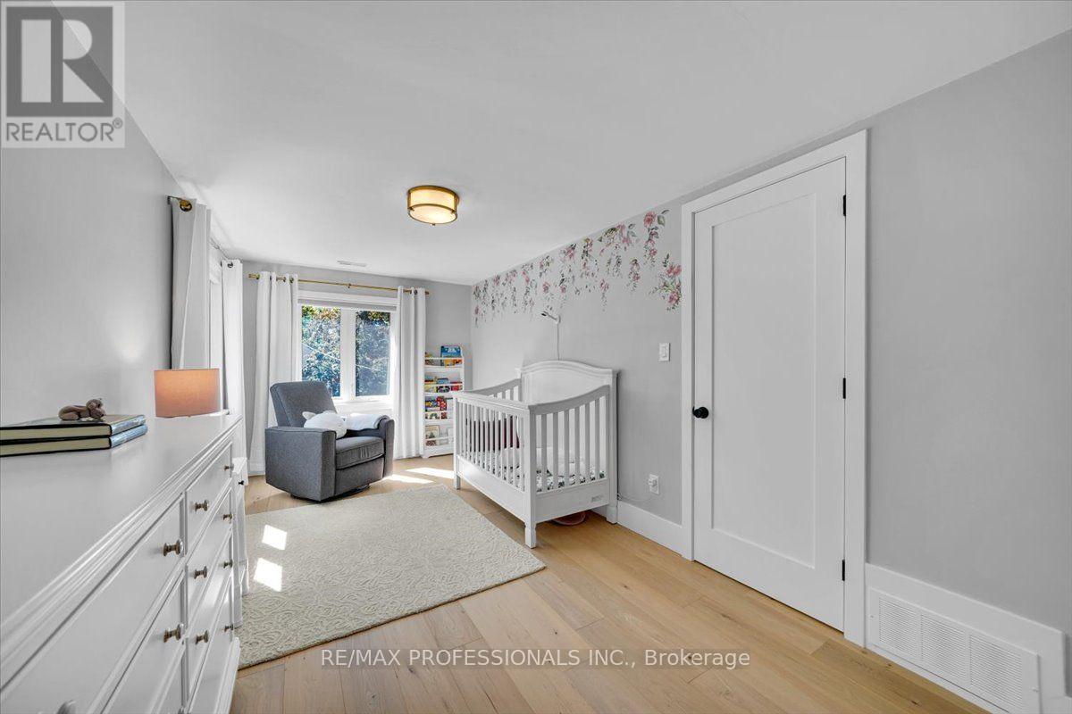 4 WINSTON GROVE - 18