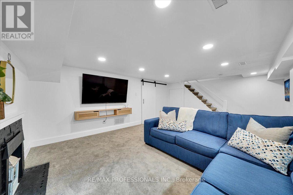 4 WINSTON GROVE - Image 30