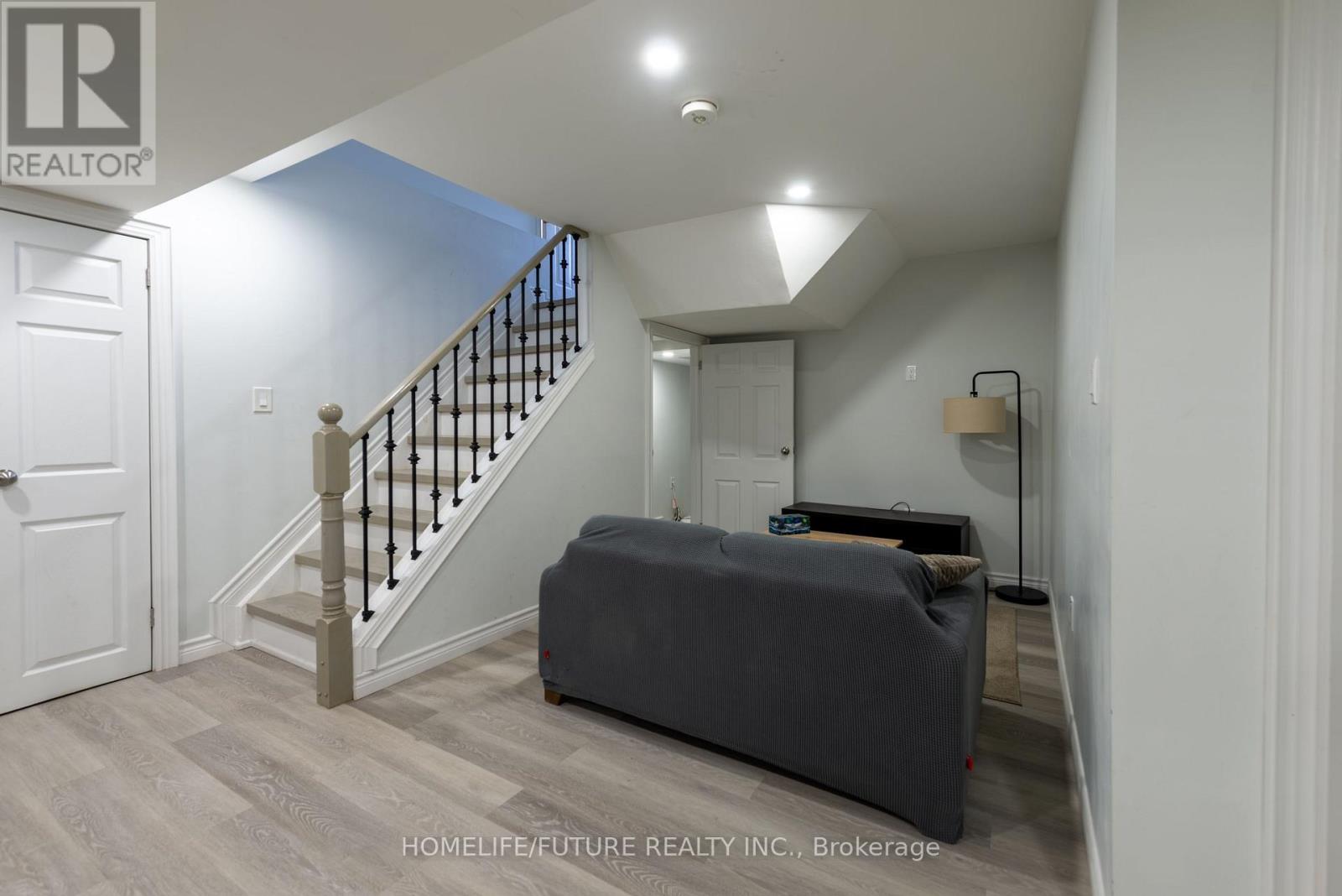 264 HOLBEACH COURT - 37