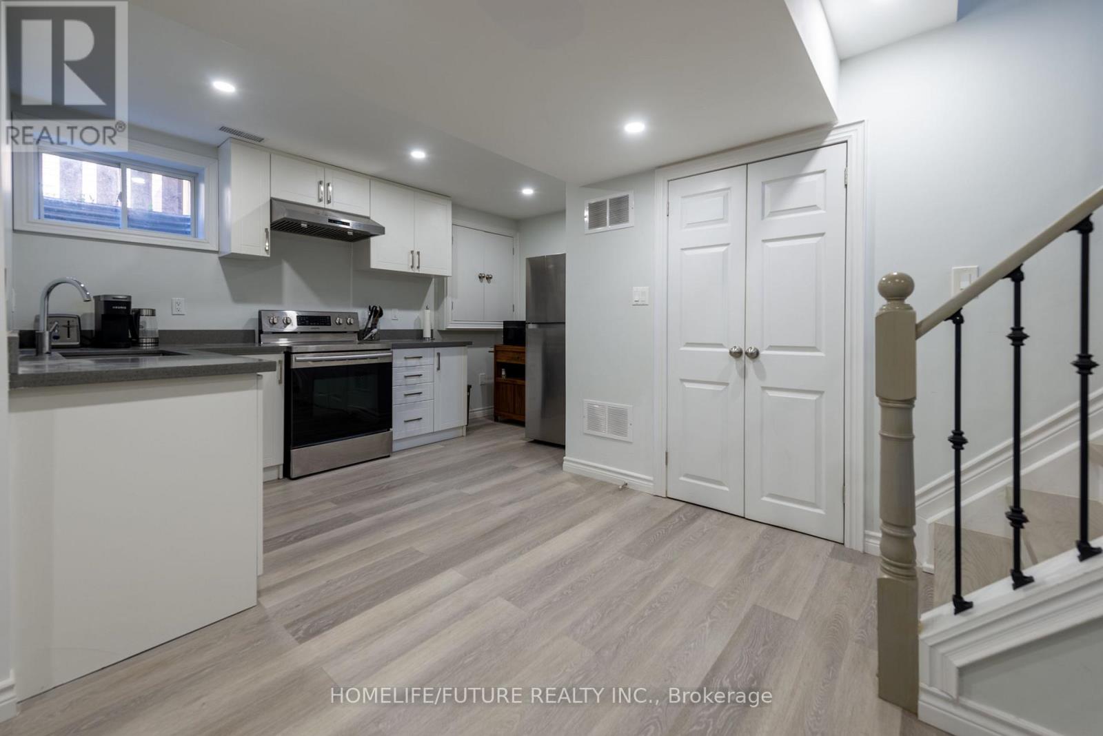 264 HOLBEACH COURT - 38